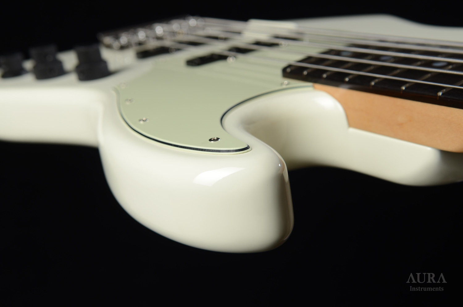 Handmade Aura Jazz Bass FG detail 8