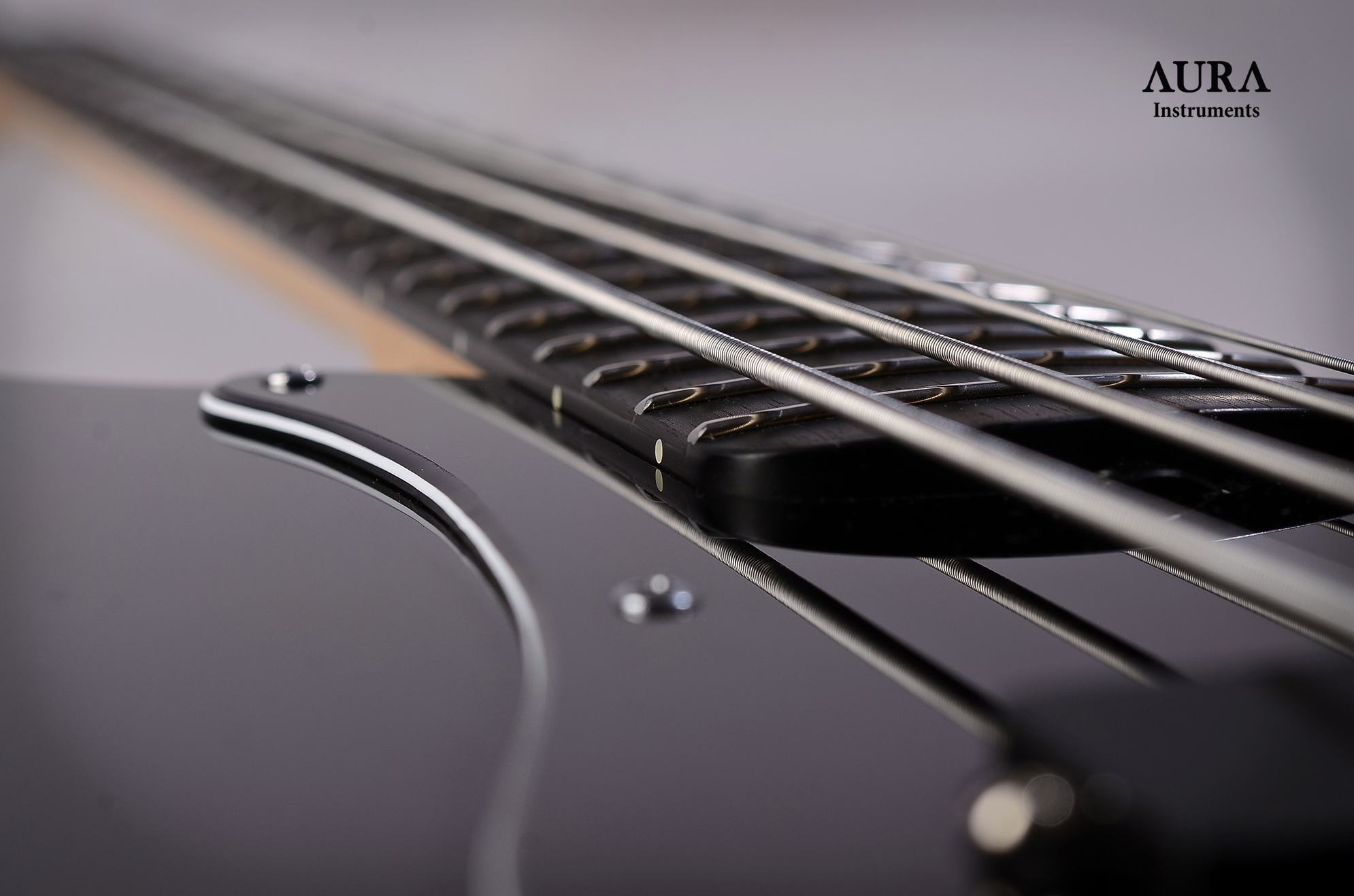 Aura Bass SH detail 5