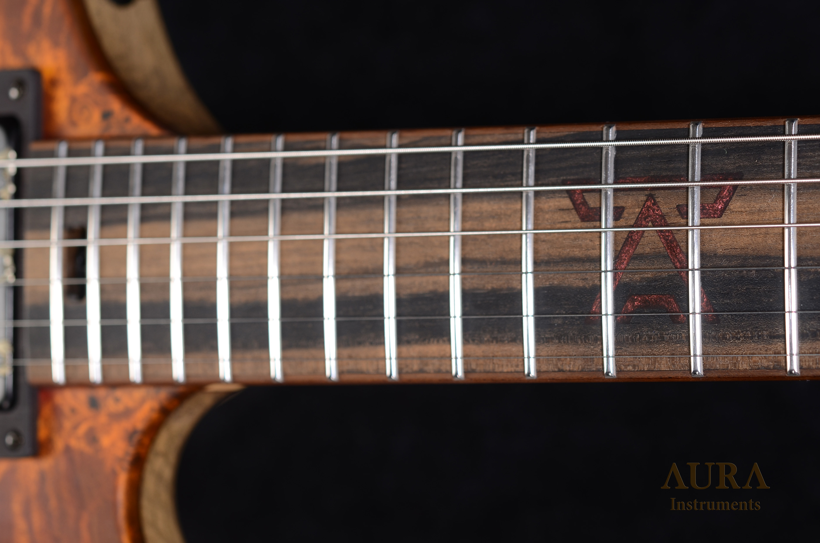 Electric guitar Aura Explorer TA detail 4