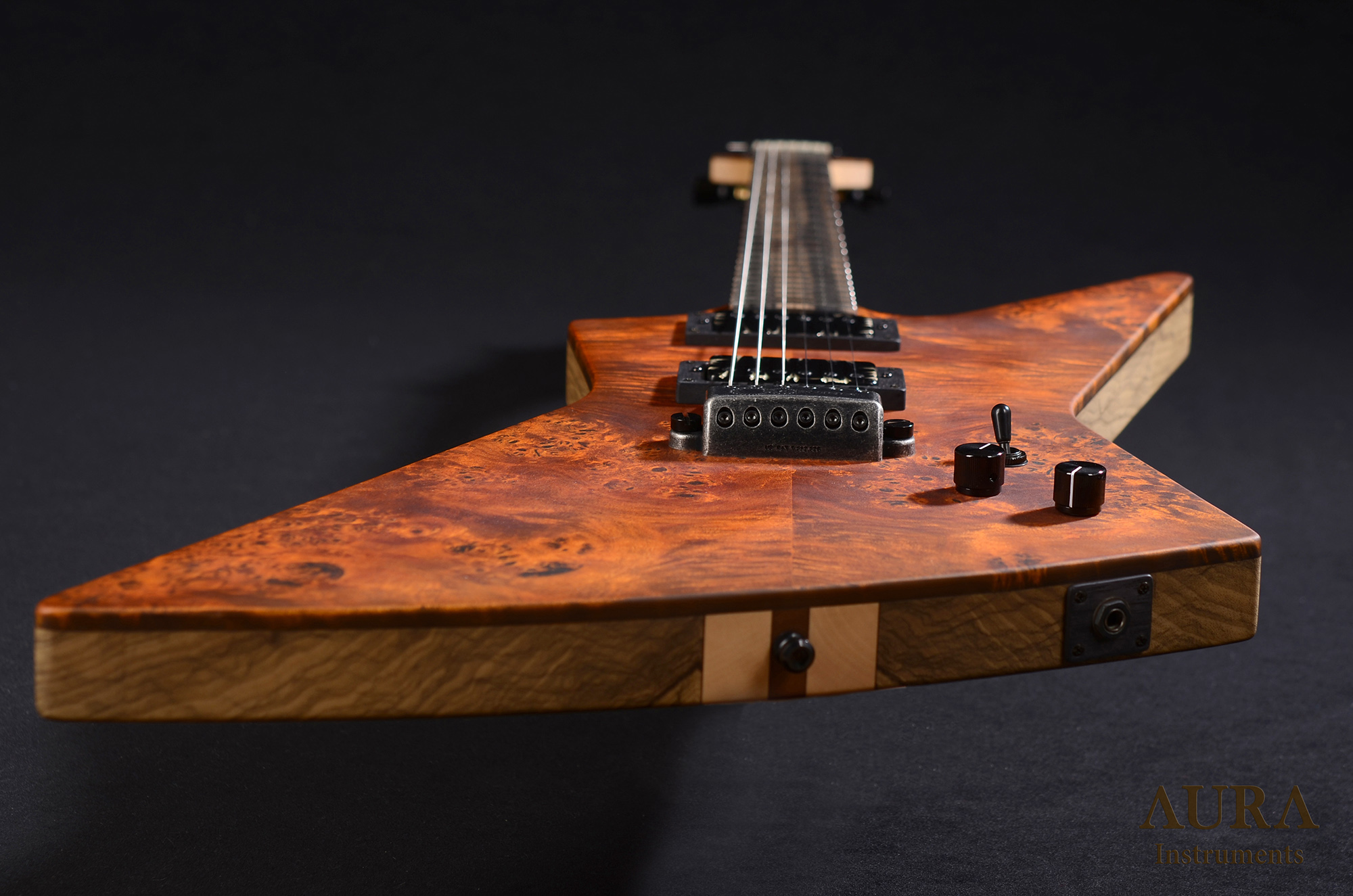 Electric guitar Aura Explorer TA detail 7