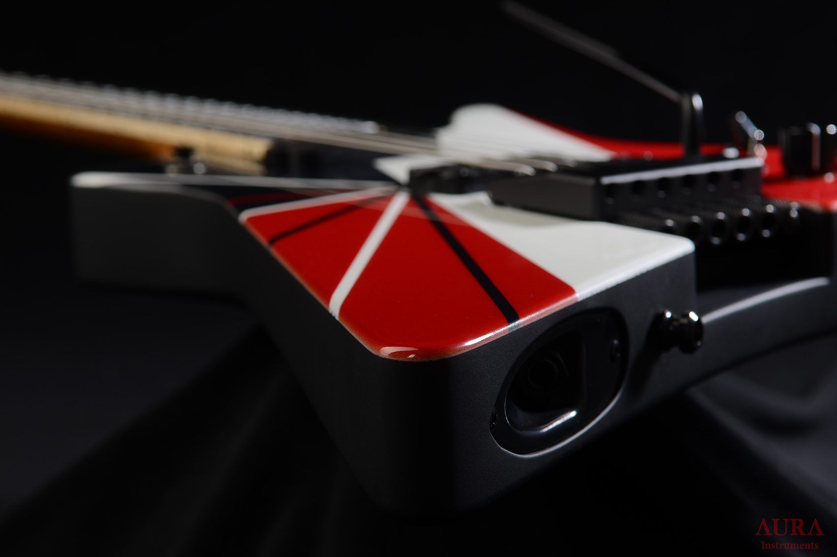 Handmade Aura Headless Explorer Guitar detail 16