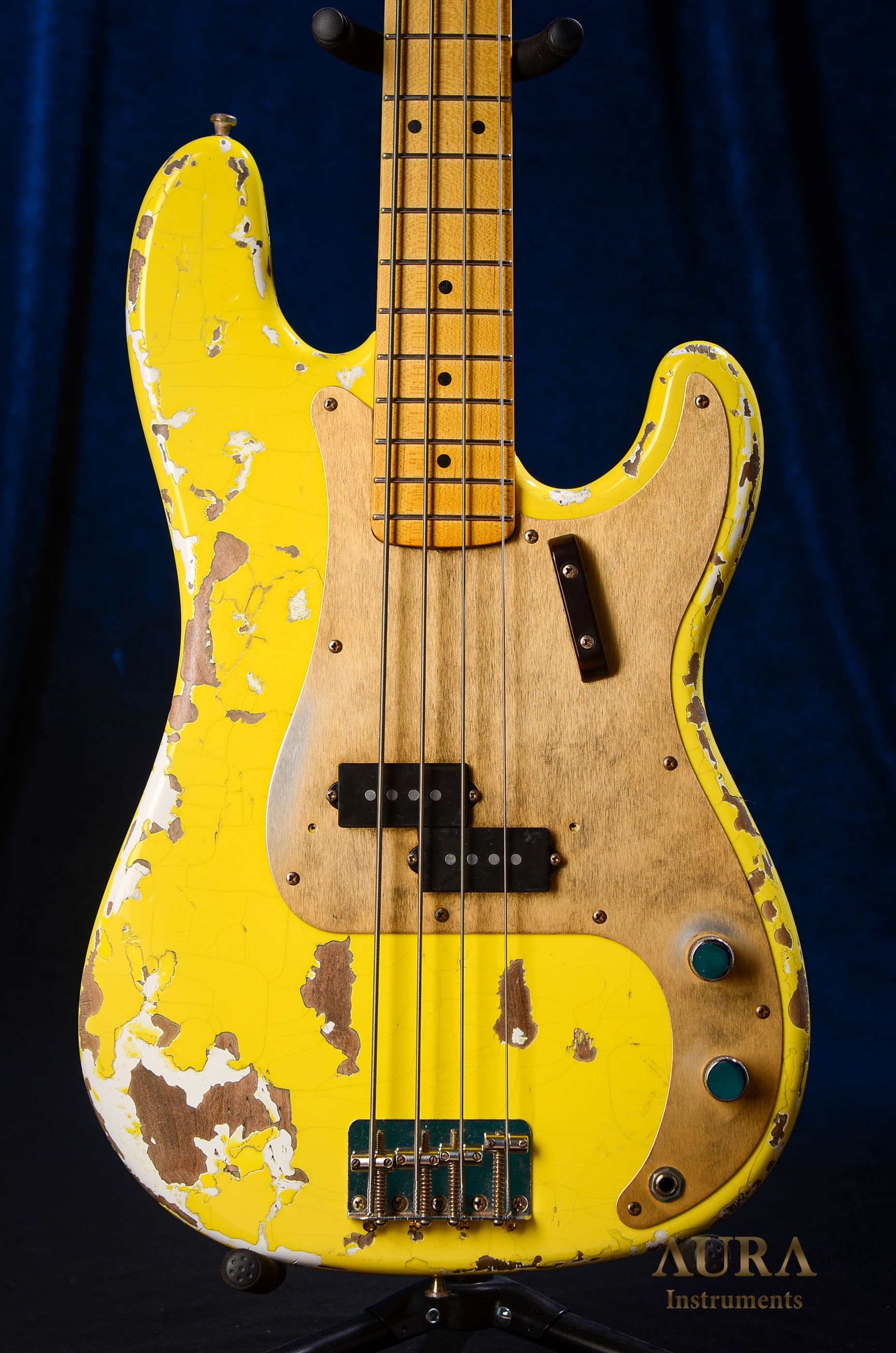 Aura Precision Jazz Bass Heavy Relic detail 1