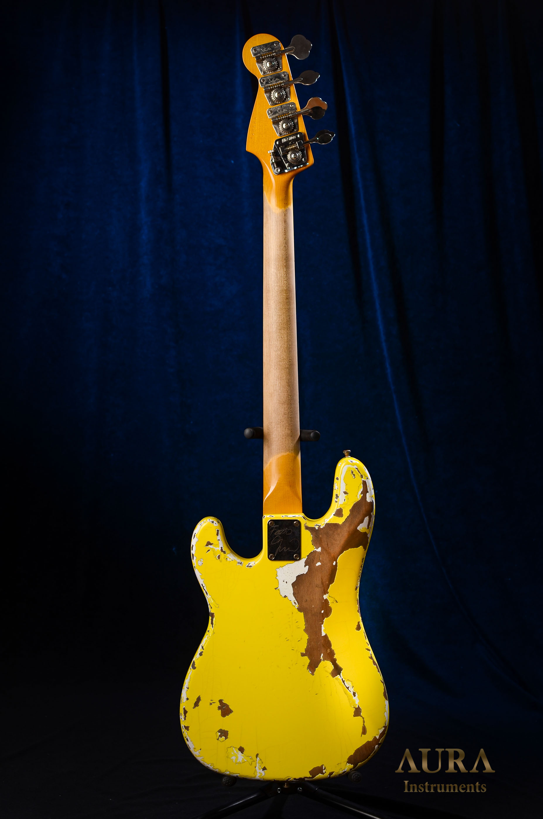Aura Precision Jazz Bass Heavy Relic detail 6
