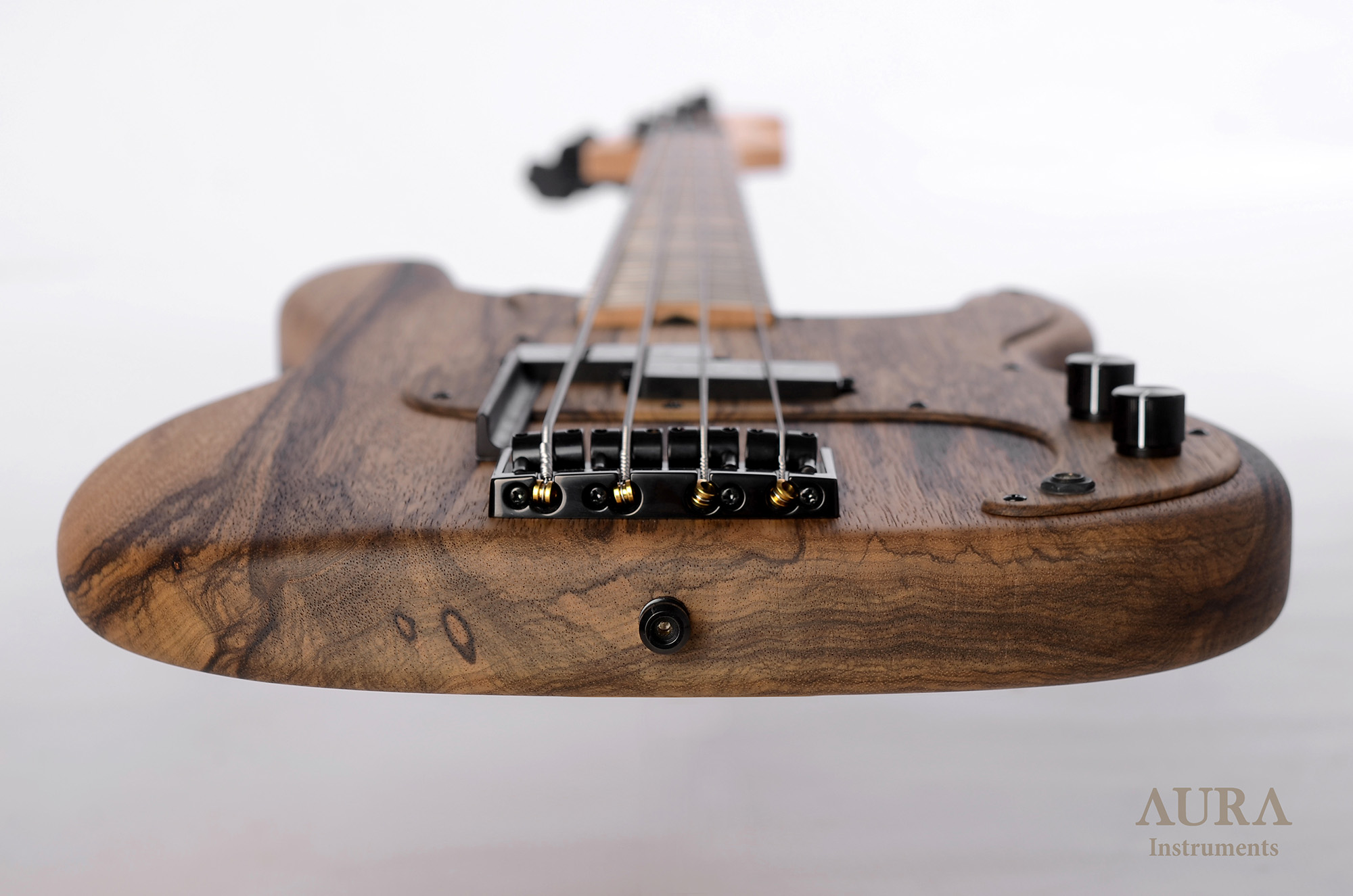 Aura Precision Bass SH detail 5