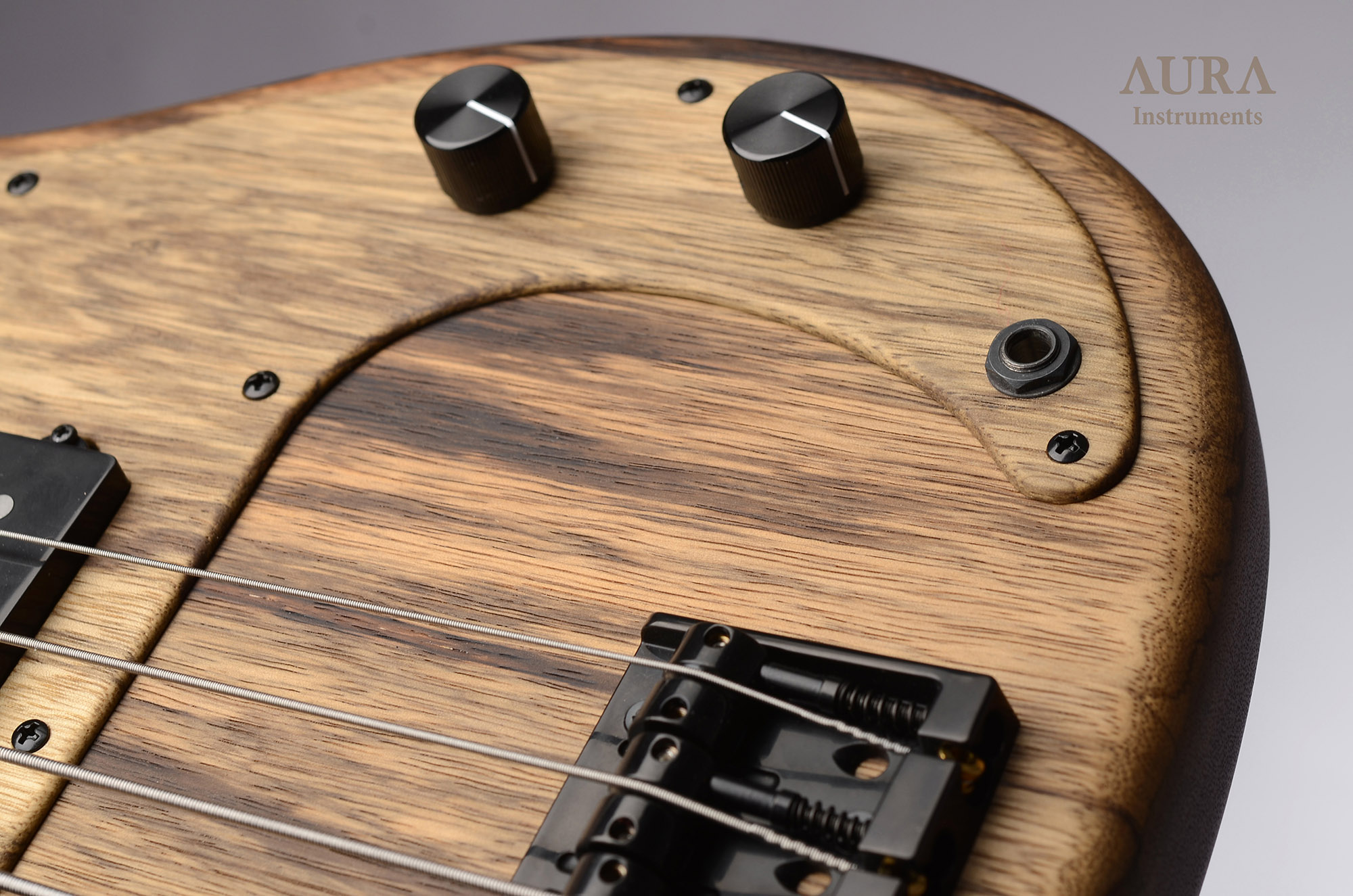 Aura Precision Bass SH detail 7