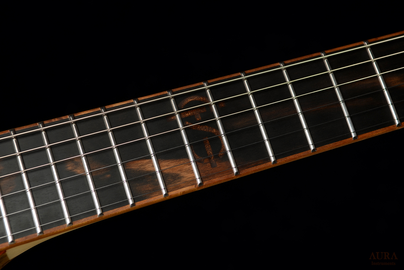 Handmade Guitar Aura Explorer TS detail 14