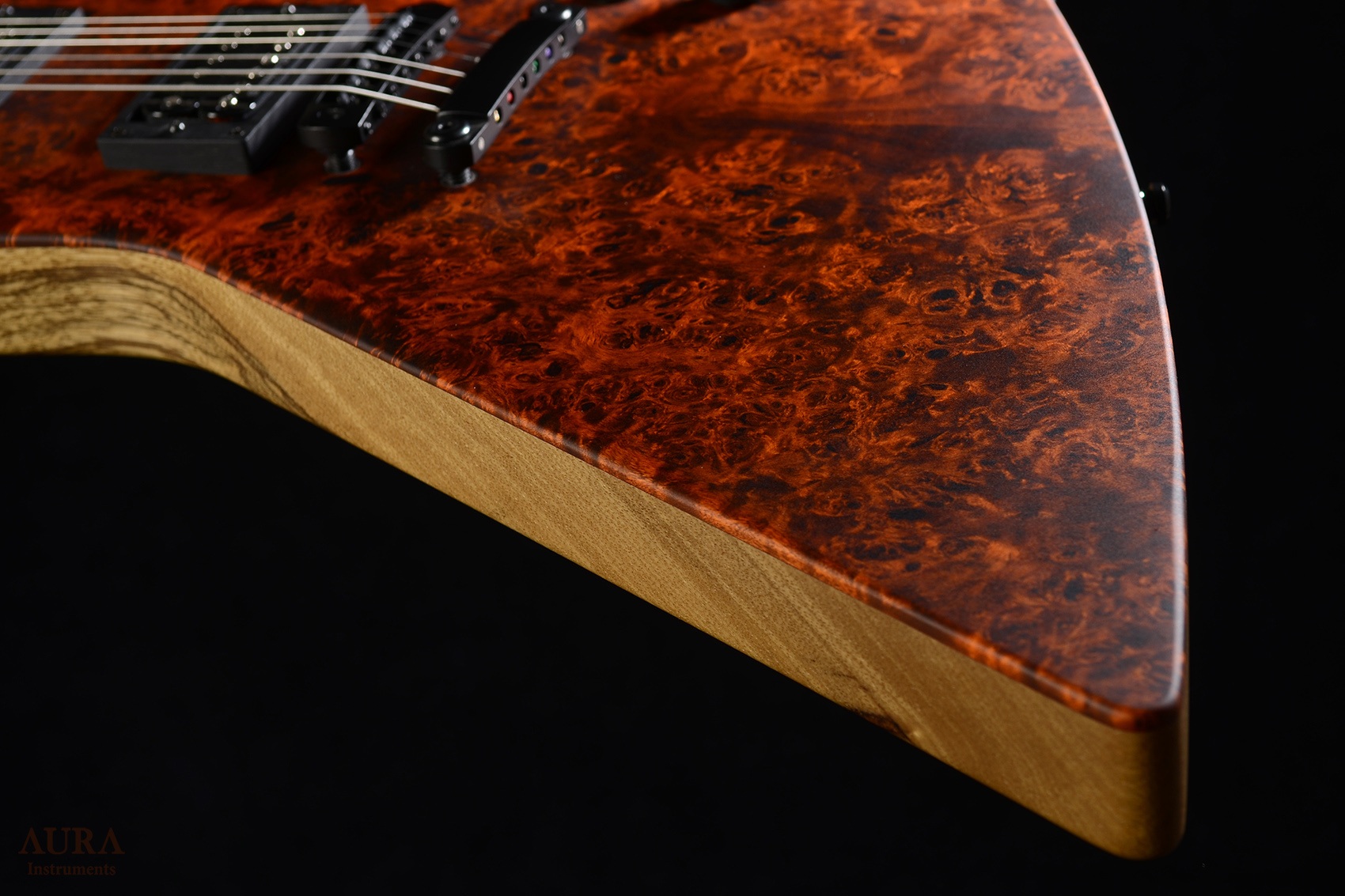 Handmade Guitar Aura Explorer TS detail 4