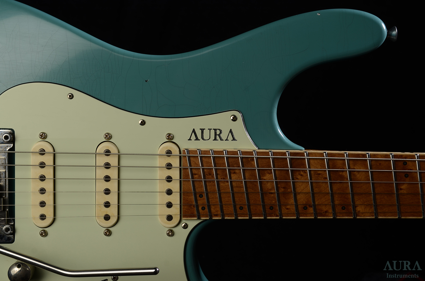Handmade Aura Evocaster Headless Guitar detail 3