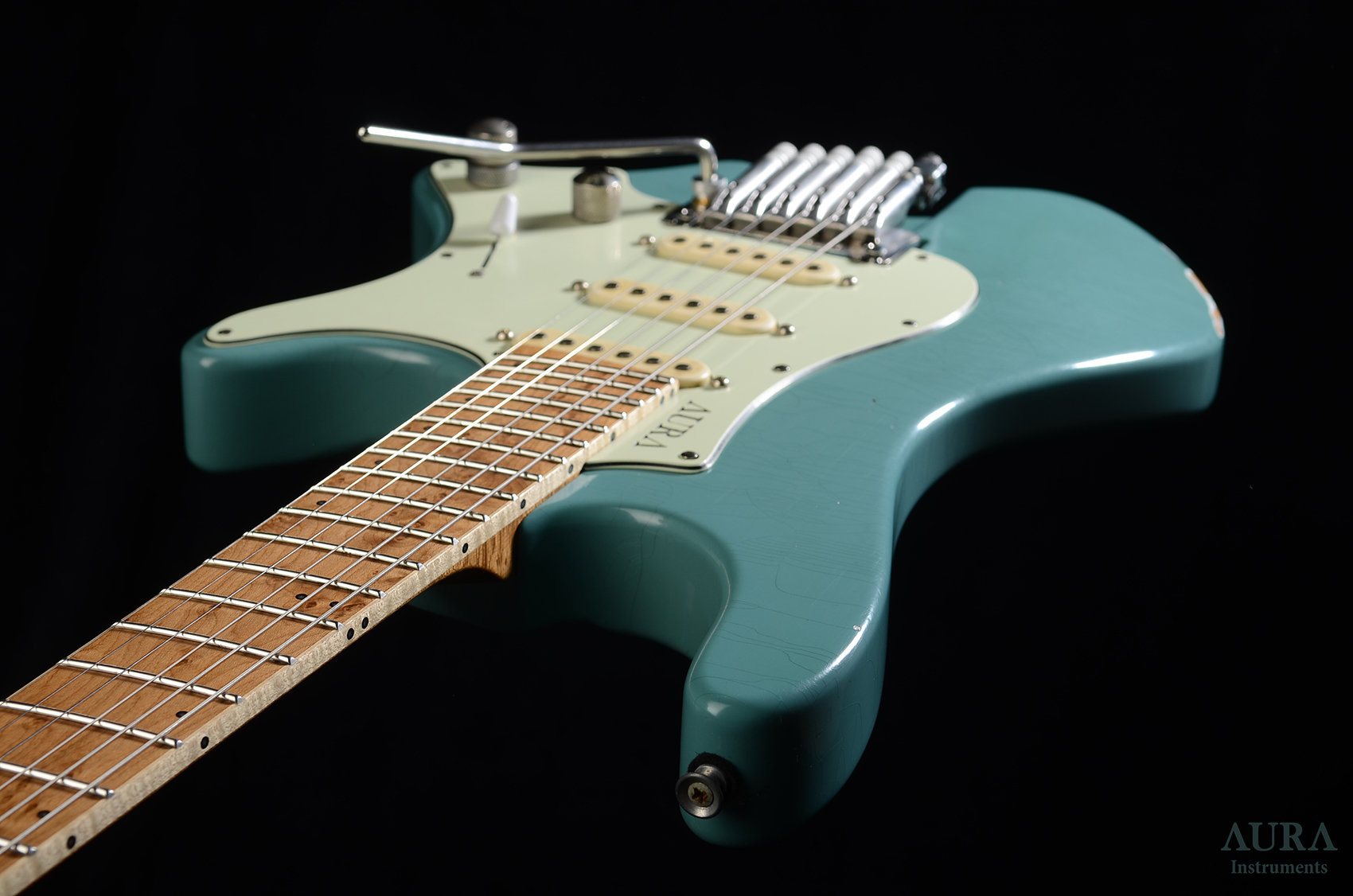 Handmade Aura Evocaster Headless Guitar detail 19