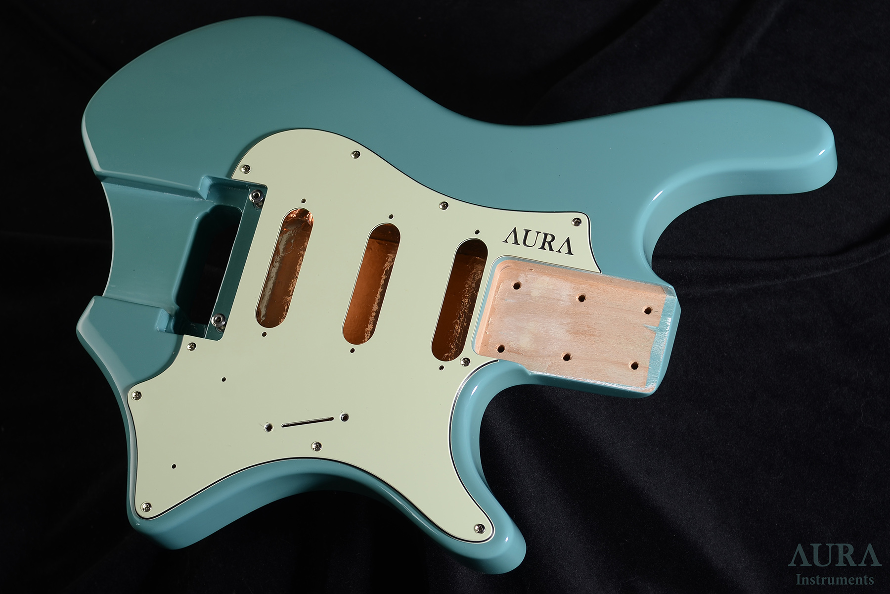 Handmade Aura Evocaster Headless Guitar detail 22