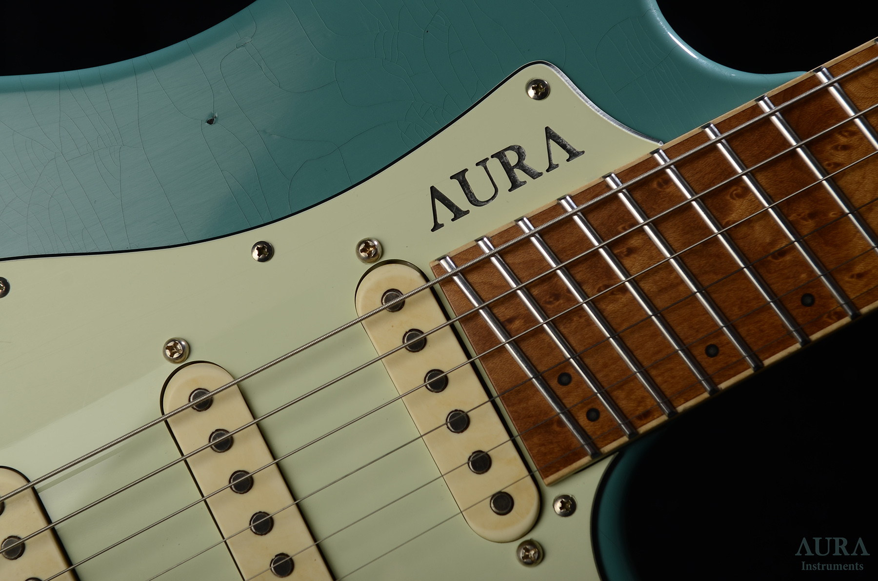 Handmade Aura Evocaster Headless Guitar detail 4