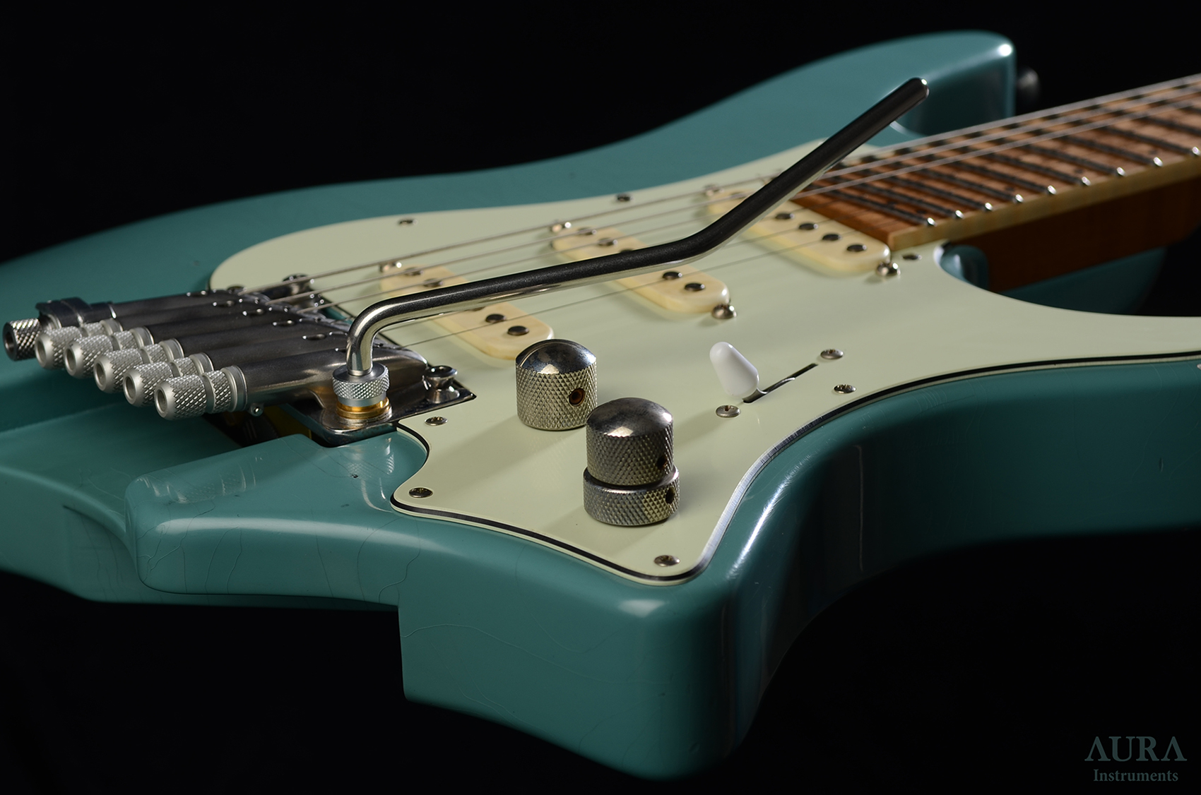 Handmade Aura Evocaster Headless Guitar detail 6