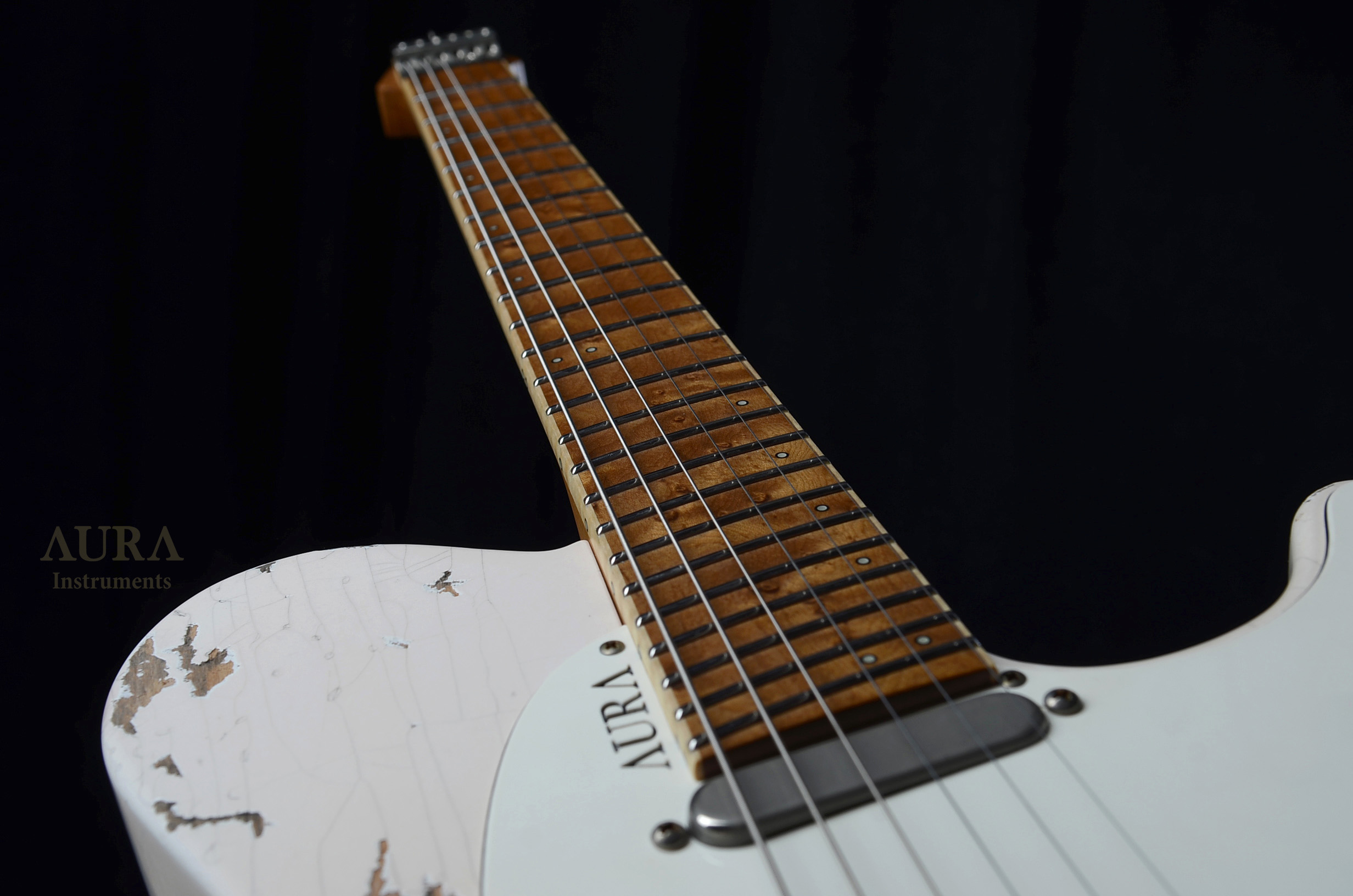 Handmade Aura T-Fusion Headless Guitar detail 11