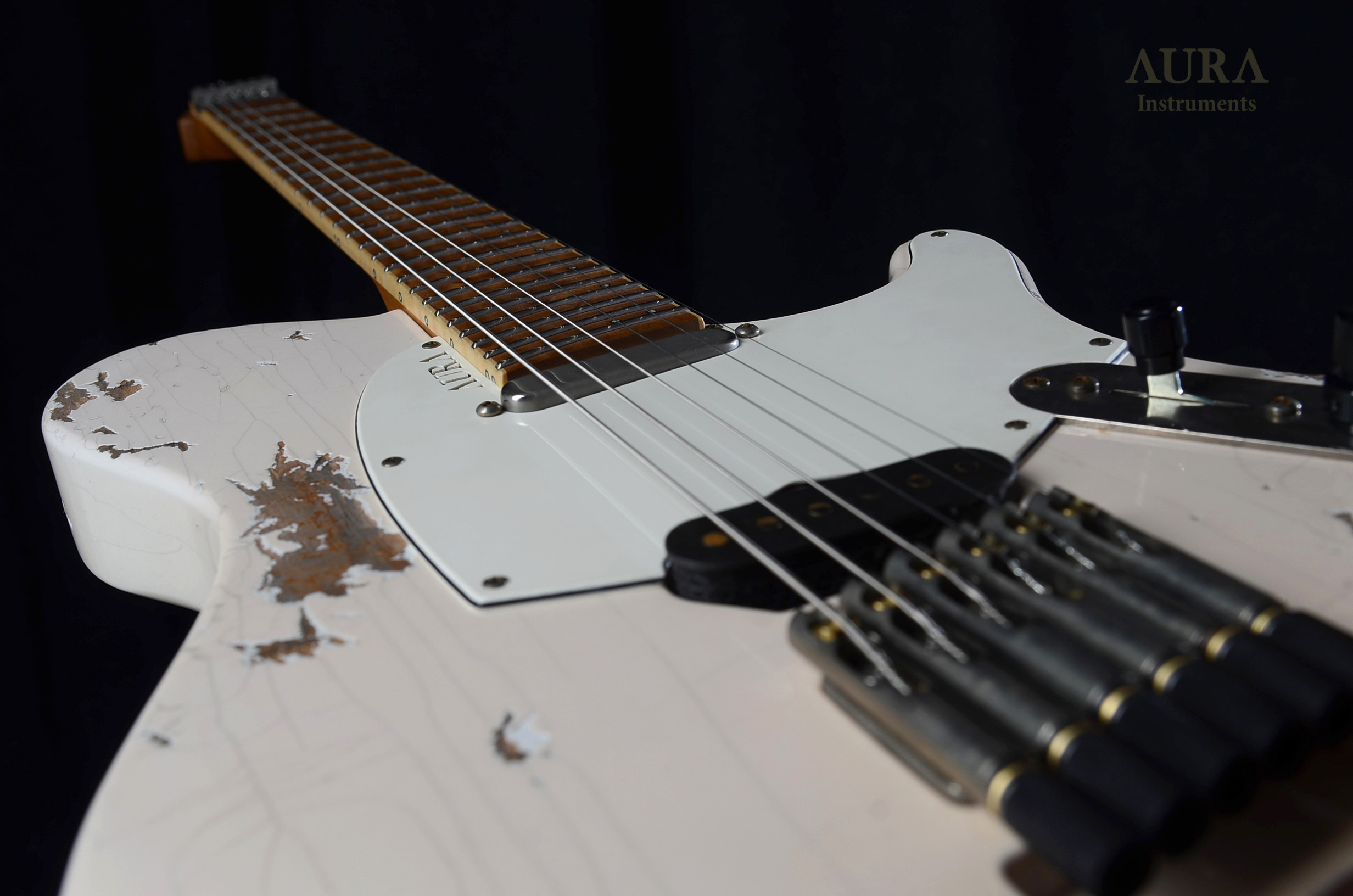 Handmade Aura T-Fusion Headless Guitar detail 12