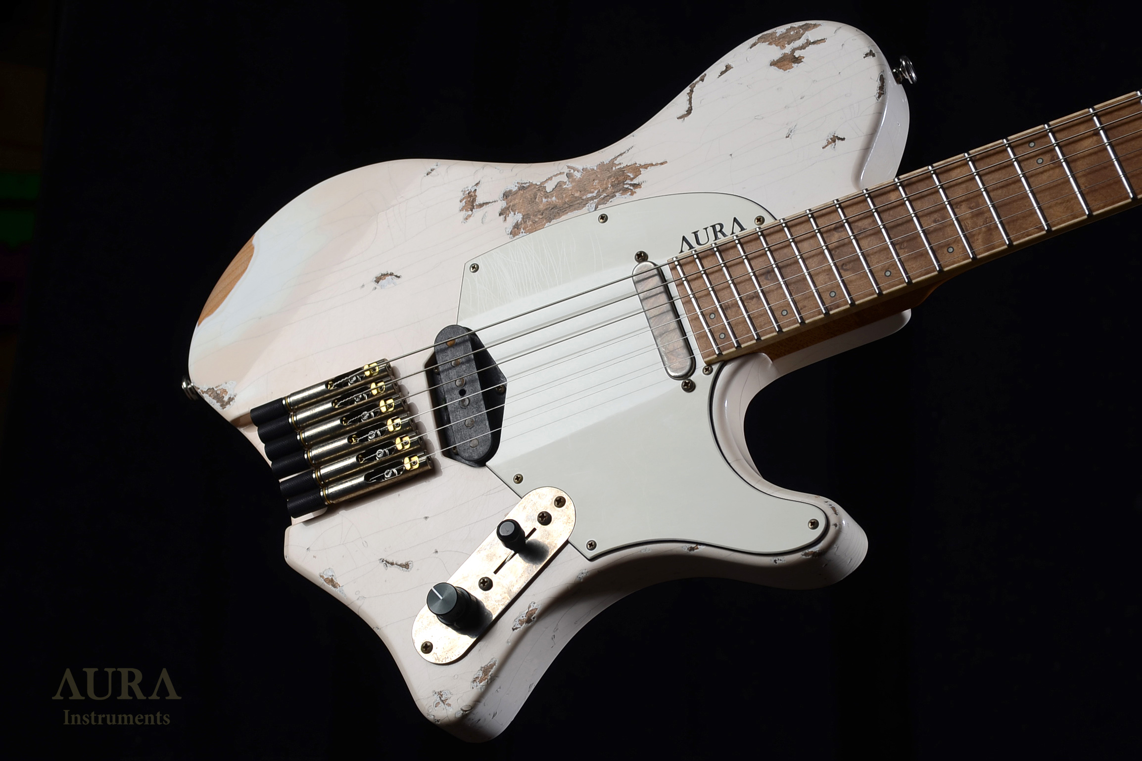 Handmade Aura T-Fusion Headless Guitar detail 3
