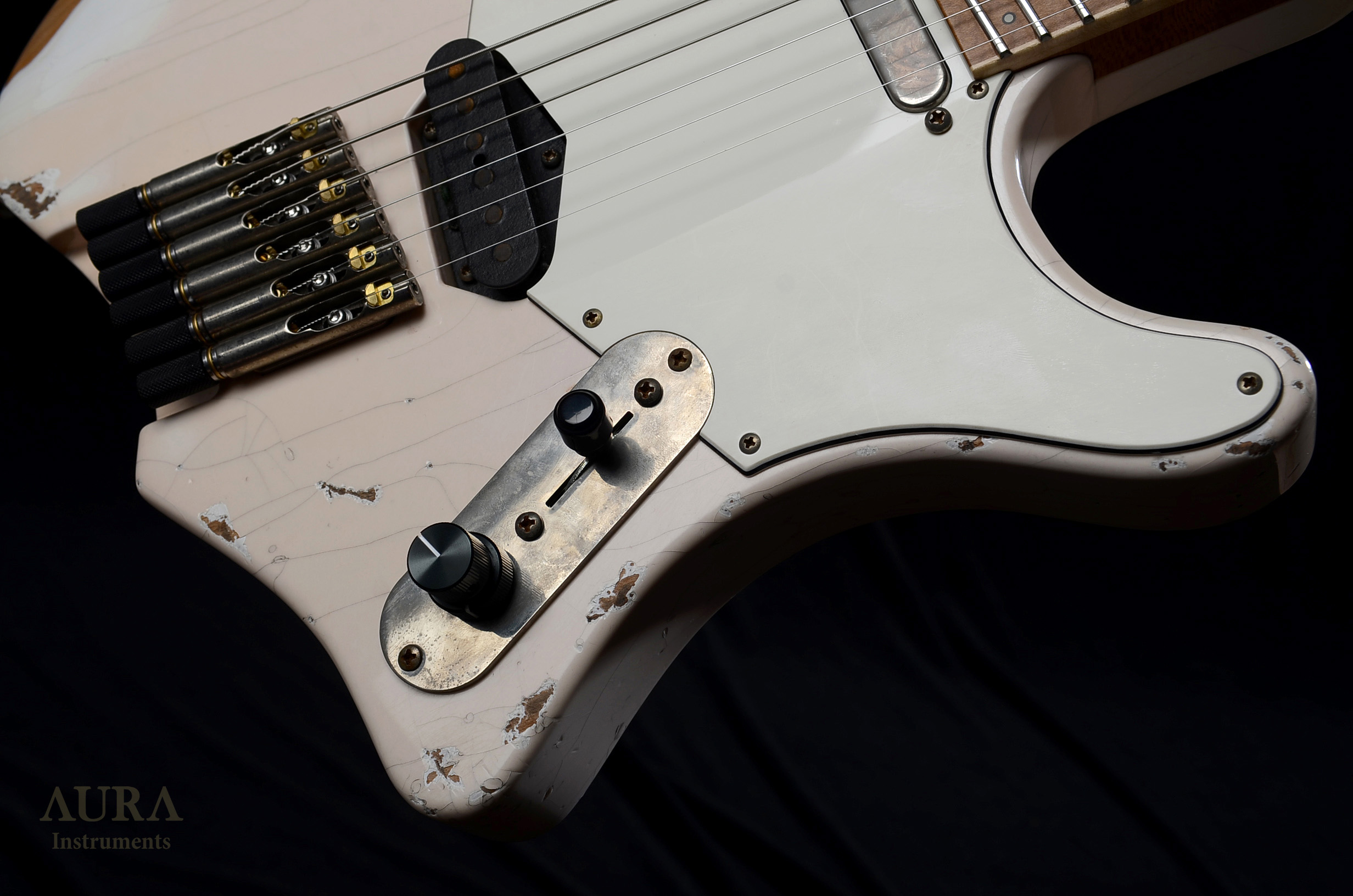 Handmade Aura T-Fusion Headless Guitar detail 7