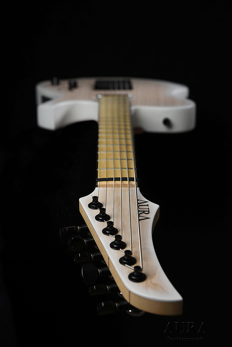 Guitar Aura Baritone Winter detail 9