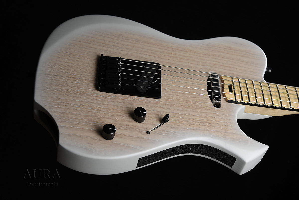 Guitar Aura Baritone Winter detail 7