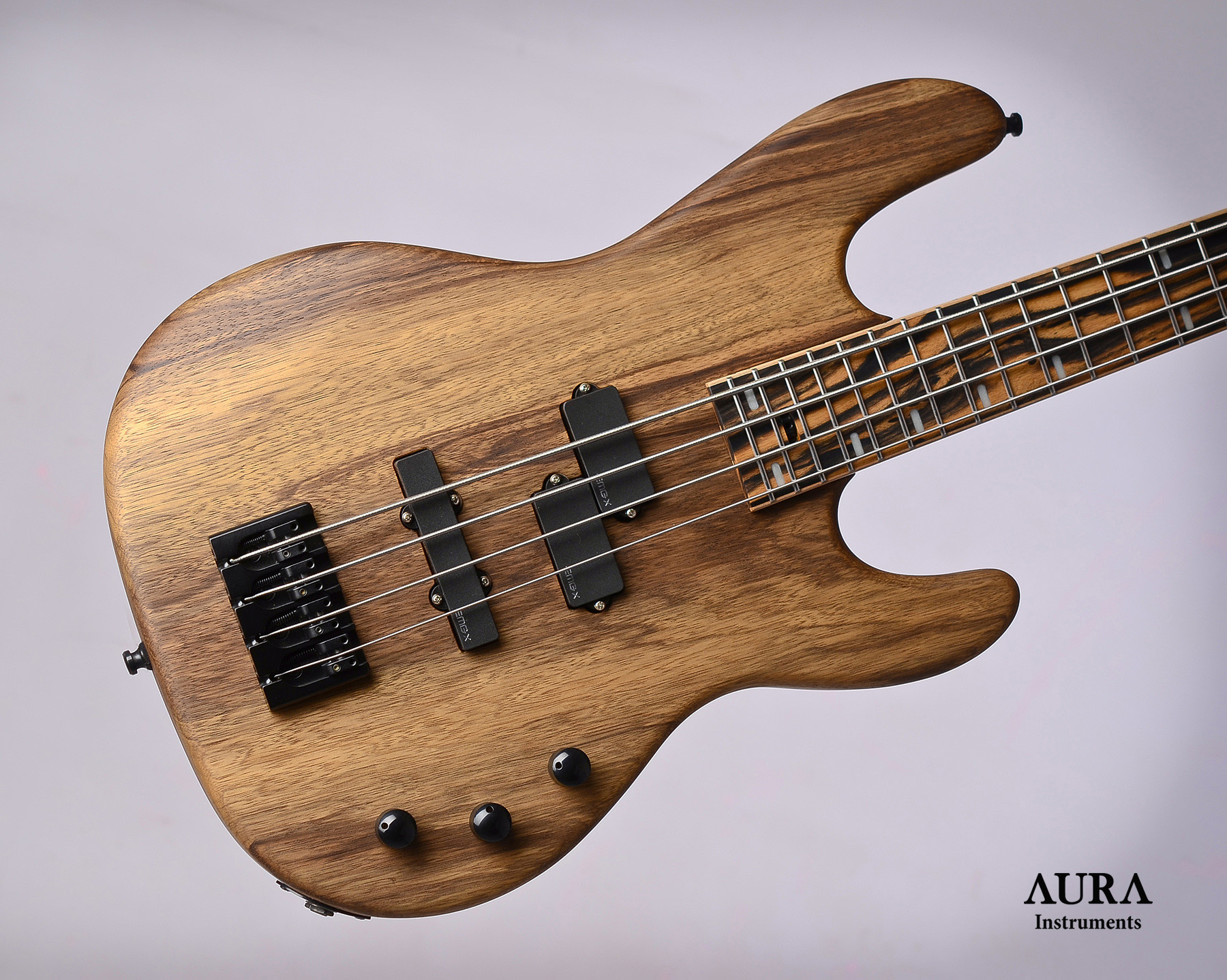 Bassguitar Aura The Brute detail 3