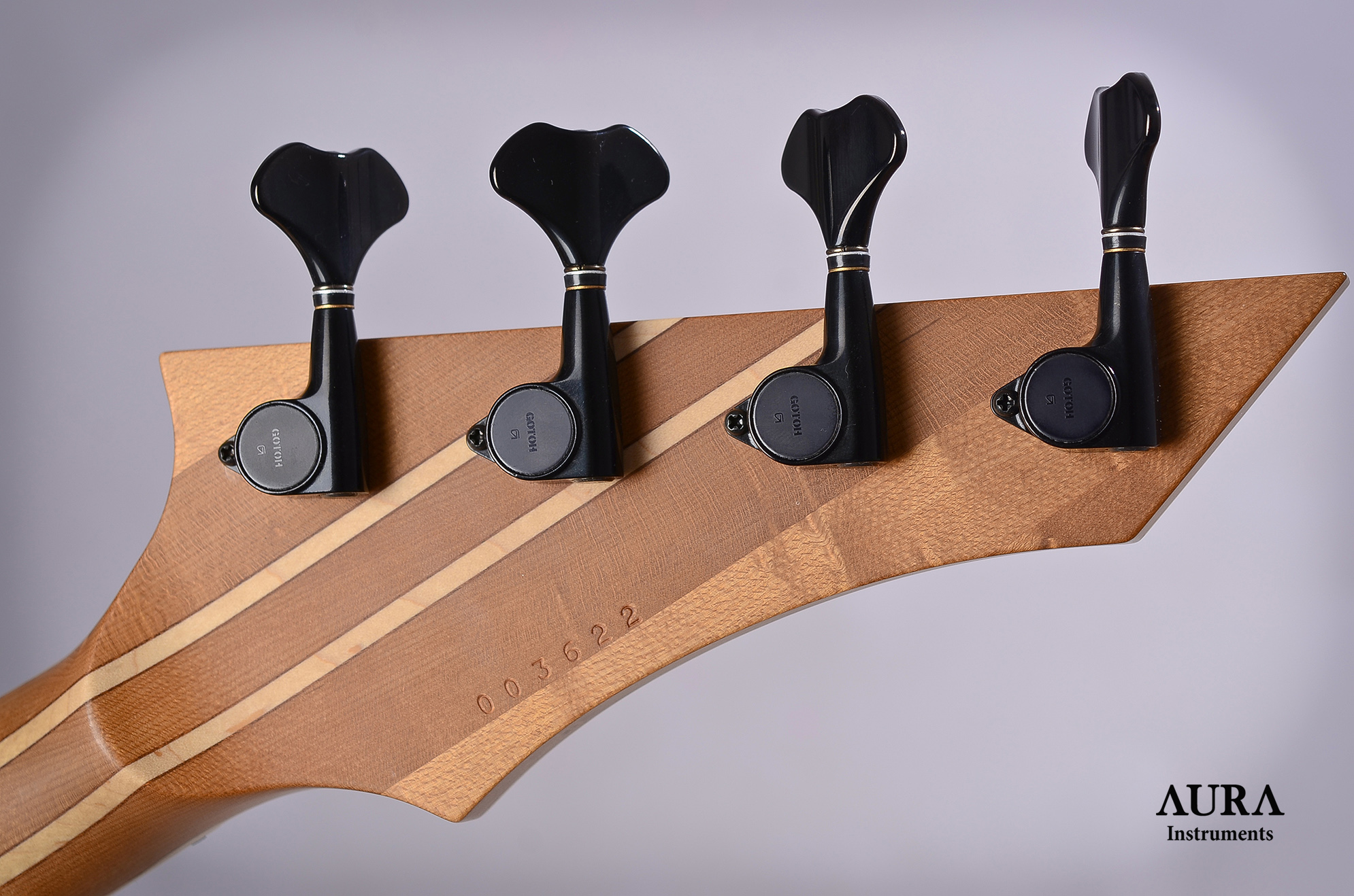 Bassguitar Aura The Brute detail 6