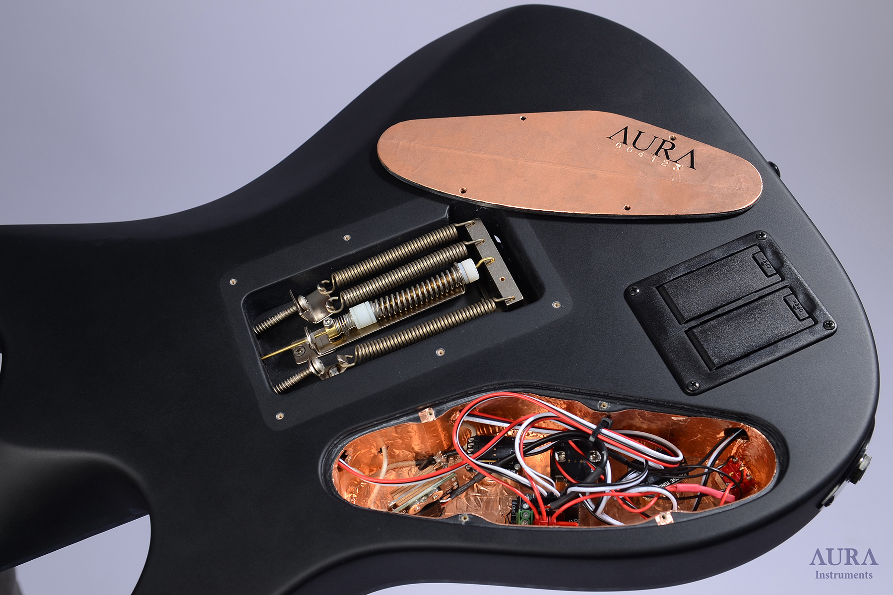 Handmade electric guitar Aura Black Pearl detail 16