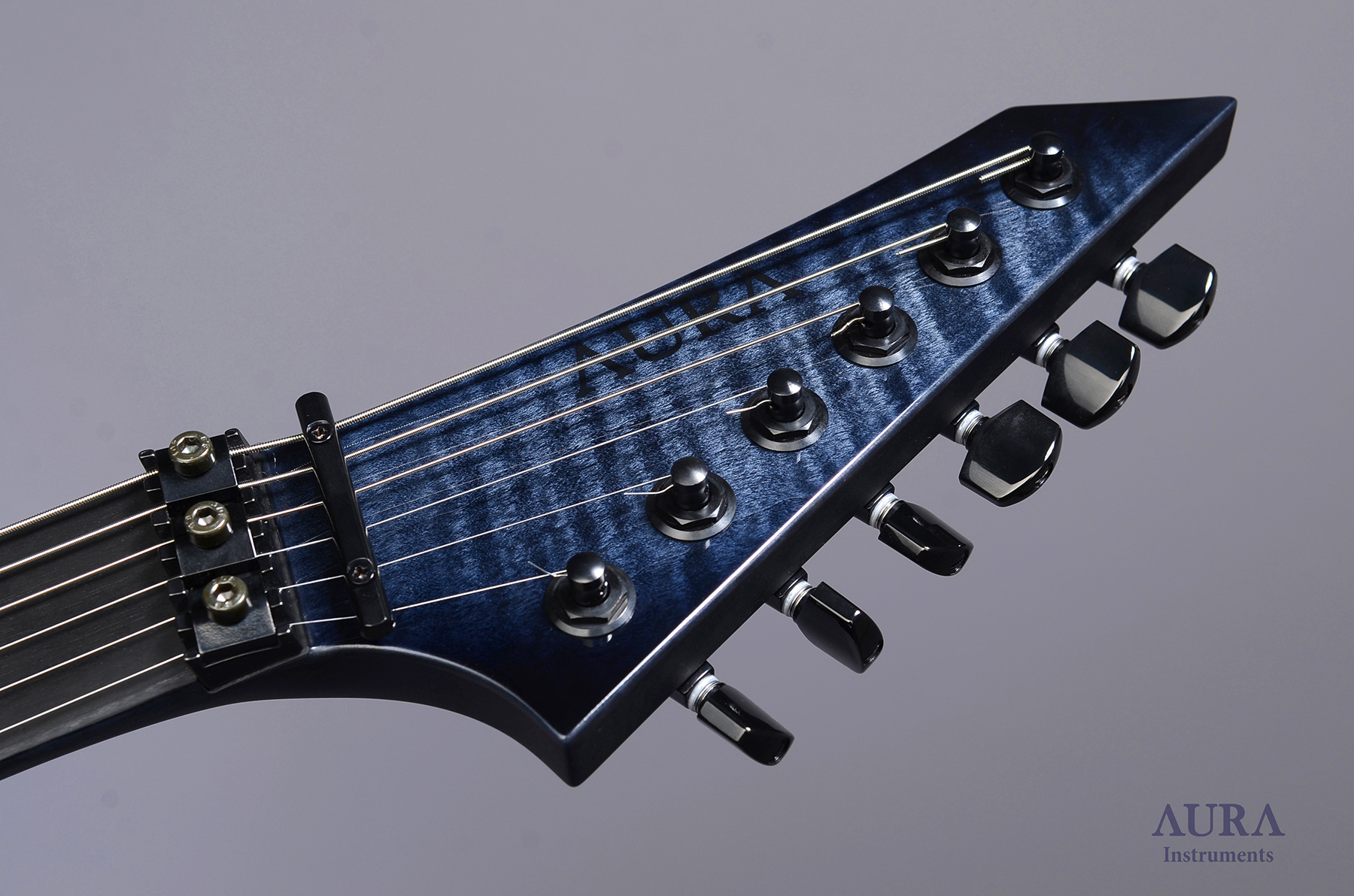 Handmade electric guitar Aura Black Pearl detail 5