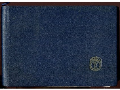 I. CELOSTÁTNÍ SPARTAKIÁDA 1955 - Přehlídkou radosti, krásy a síly byla I. celostátní spartakiáda v Praze - Výběr fotografií v tomto albumu obsahujícím záběry z hlavních vystoupení mládeže i dospělých, z úseku ROH a jednotlivých DSO, armády, Svazarmu, ITVS a krojovaných skupin..., 1955