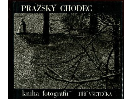 170724 prazsky chodec kniha fotografii prahy na motivy vitezslava nezvala