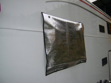 4596 zastineni bocniho okna obytneho automobilu privesu