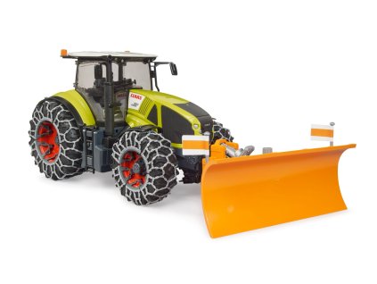 Claas Axion 950 se sněhovými řetězy a radlicí