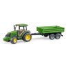 Traktor John Deere 5115M s vozíkem