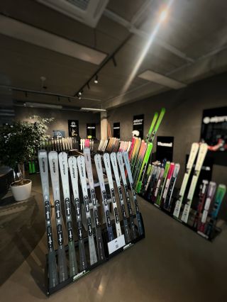 Vzorky modelů pro nadcházející sezónu jsou připravené k představení našim velkoobchodním partnerům🎿
