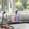 Dávkovač mýdla Simplehuman KT1189 s houbickou v kuchyni