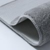Detail šedé WC předložky z polyesteru Spirella ANDROS