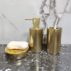 Matně zlatá série koupelnových doplňků je z keramiky