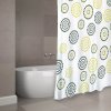 Motiv sprchového závěsu jsou zelené kruhy