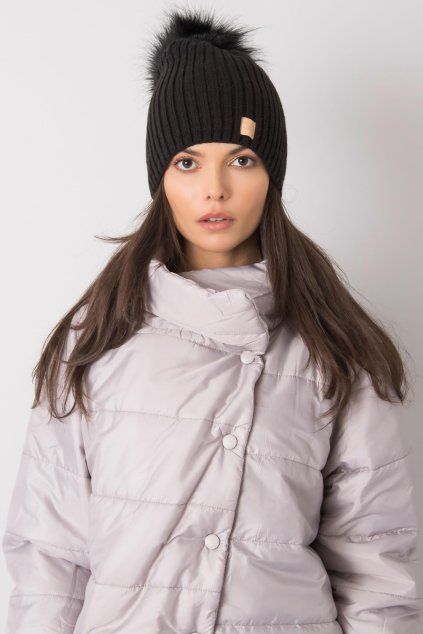 Černá čepice s bambulí (Velikost UNI)