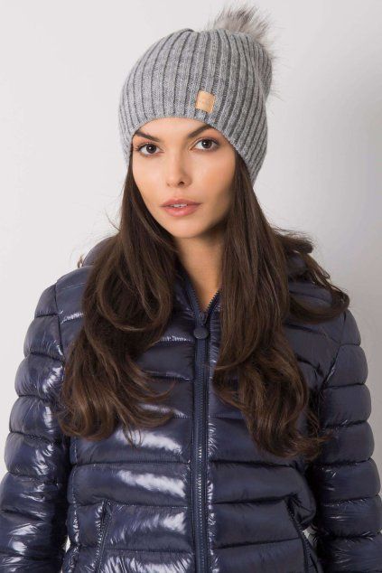 Šedá čepice s bambulí (Velikost UNI)