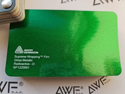 Zelená lesklá wrap fólie AVERY SWF Gloss Metallic Radioactive OBP1220001