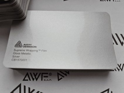 Stříbrná lesklá wrap fólie AVERY SWF Gloss Metallic Silver CB1570001