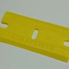 Plastová žiletka náhradní břit do škrabky 4 cm žlutá 1ks