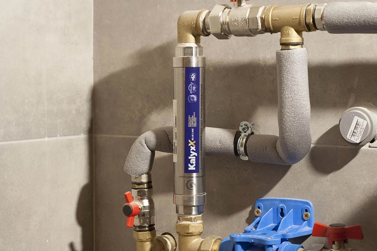 Tvrdá voda ničí vaše zařízení a zvyšuje účty. Tohle řešení to zastaví okamžitě