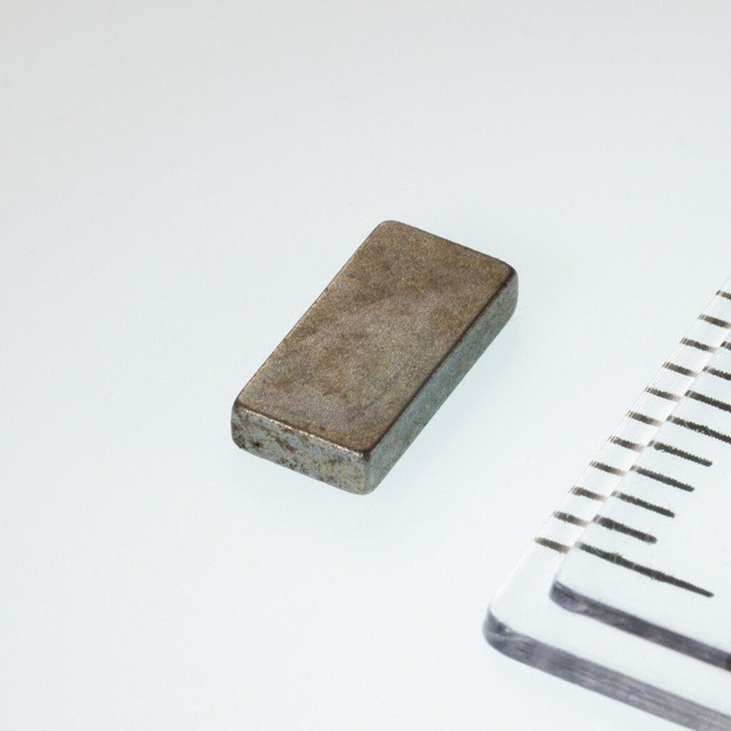 Neodymium prism magnet 8x4x1.6 P