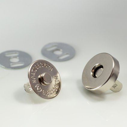 1675 magneticky uzaver na kabelky