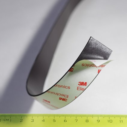 Magnetický pásek se silnou samolepicí vrstvou 25x1,6 mm, délka 1 m (Počet kusů 1 m)