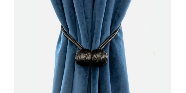 Magnetická spona na závěsy