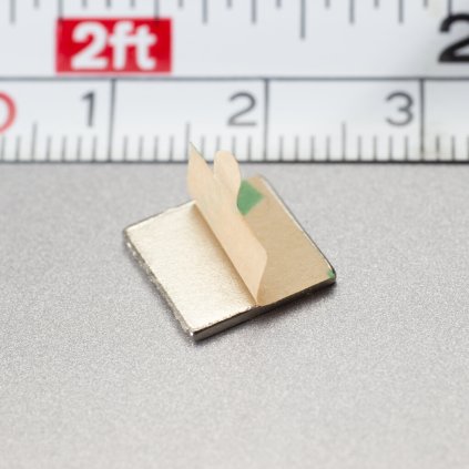 4153 neodymovy magnet se samolepkou 3m 10x10x1 mm tloustka samolepky 0 06 mm
