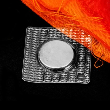 4207 prisivaci magnet ndfeb pr 18x2 mm se ctvercovym pvc krytem