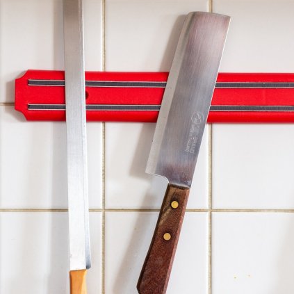 6319 magneticka lista na noze a kuchynske nacini delka 38 cm cervena