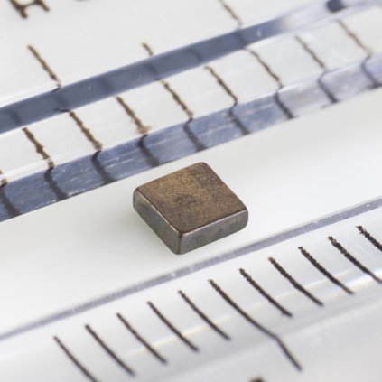 706 neodymovy magnet kvadr 2 54x2 54x0 8 p 150 c vmm6sh